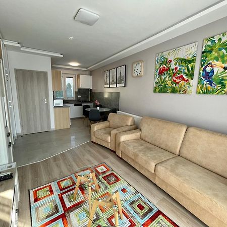 Lara Lux Apartment Hajdúszoboszló Exterior foto