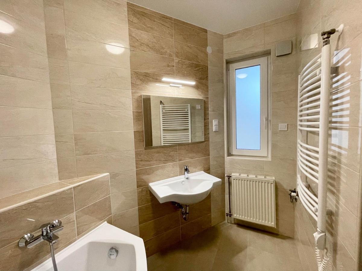 Lara Lux Apartment Hajdúszoboszló Exterior foto